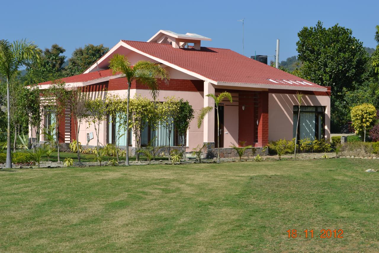 Corbett Wild Iris Spa And Resort Rāmnagar Exterior photo