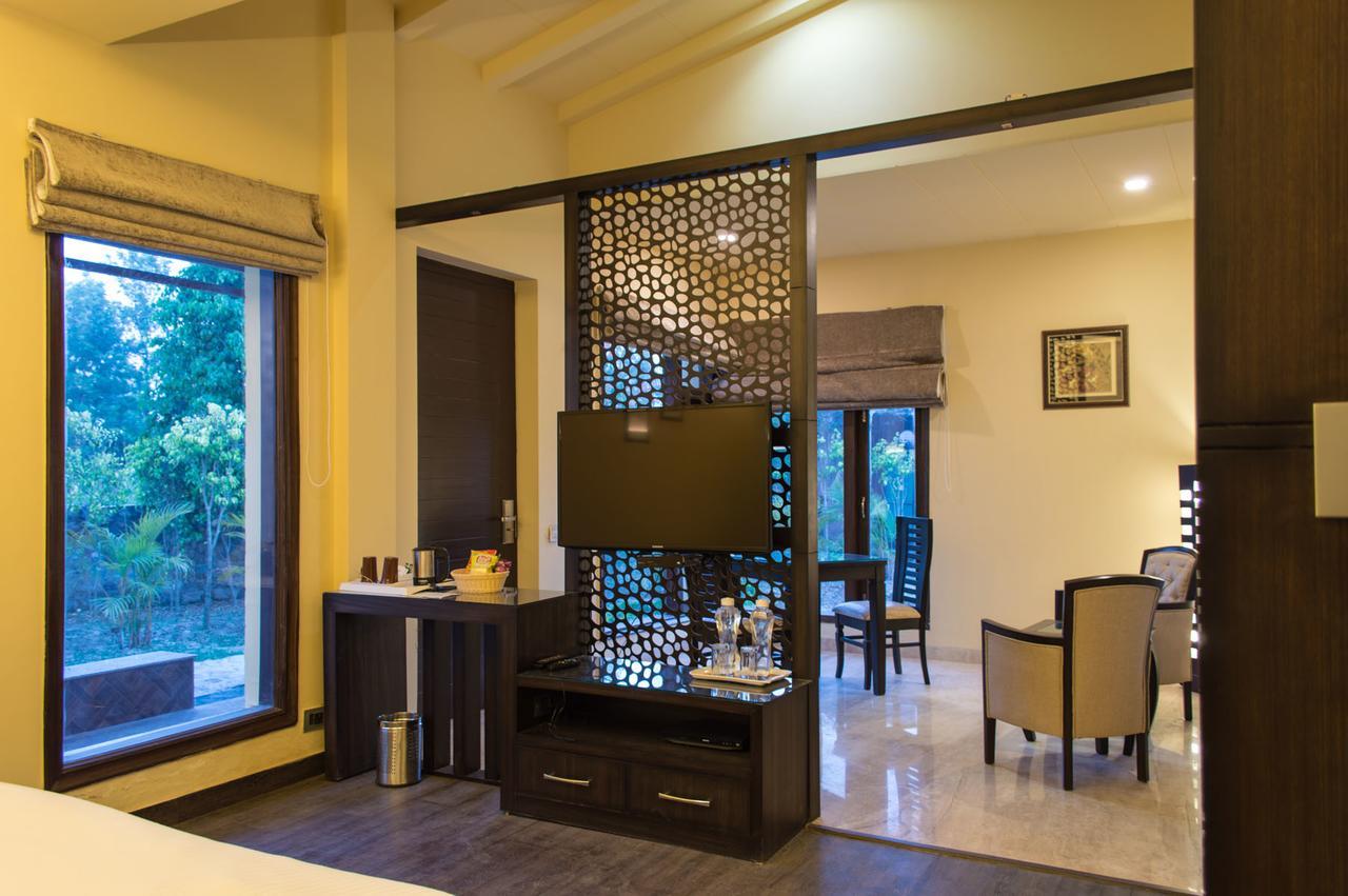 Corbett Wild Iris Spa And Resort Rāmnagar Exterior photo